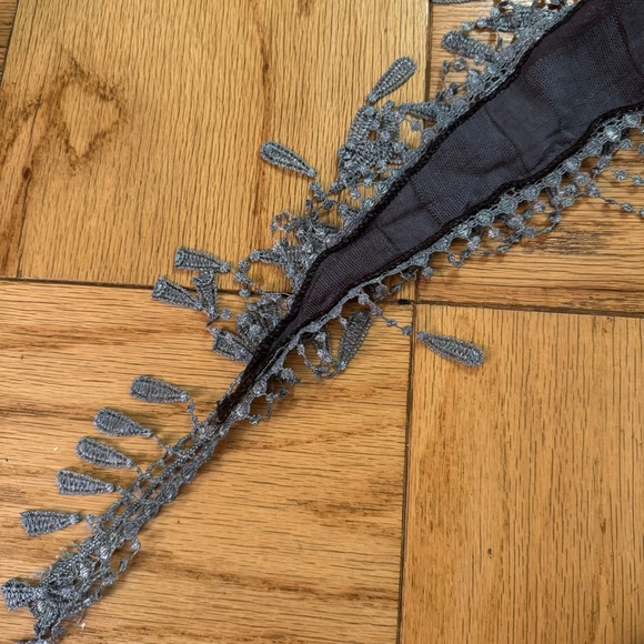 Women’s triangle fringe scarf - Picture 5 of 5